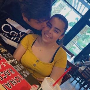 Meet your Posher, Desiree